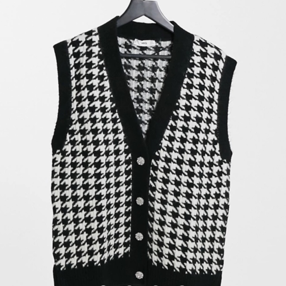 2/$40 🌺 Mango Knitted Vest - Size L